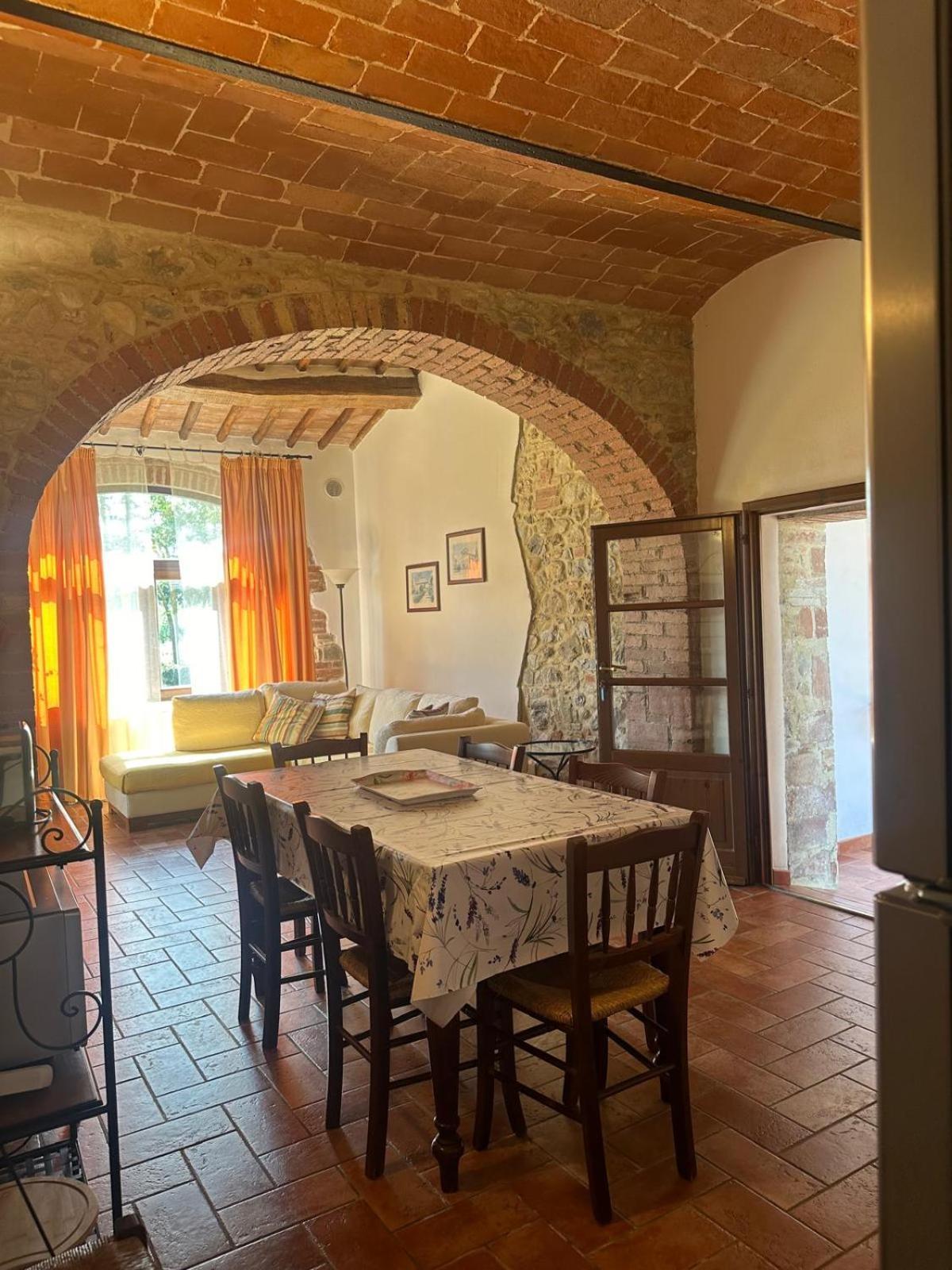 Agriturismo La Peschiera Casole dʼElsa Εξωτερικό φωτογραφία