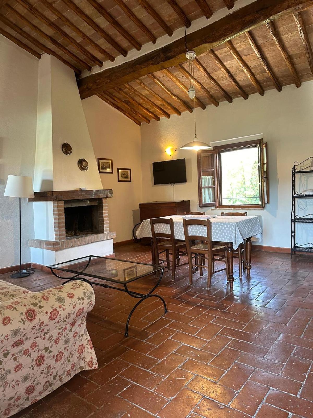 Agriturismo La Peschiera Casole dʼElsa Εξωτερικό φωτογραφία