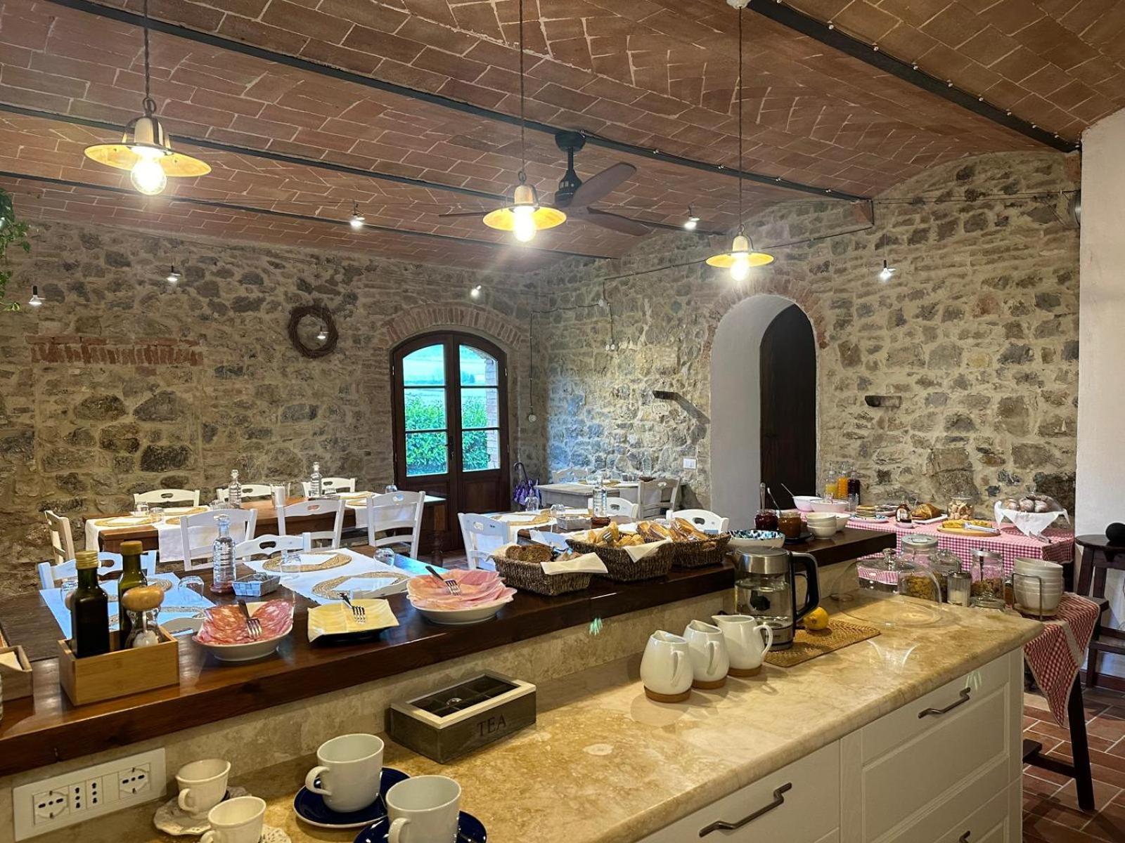 Agriturismo La Peschiera Casole dʼElsa Εξωτερικό φωτογραφία